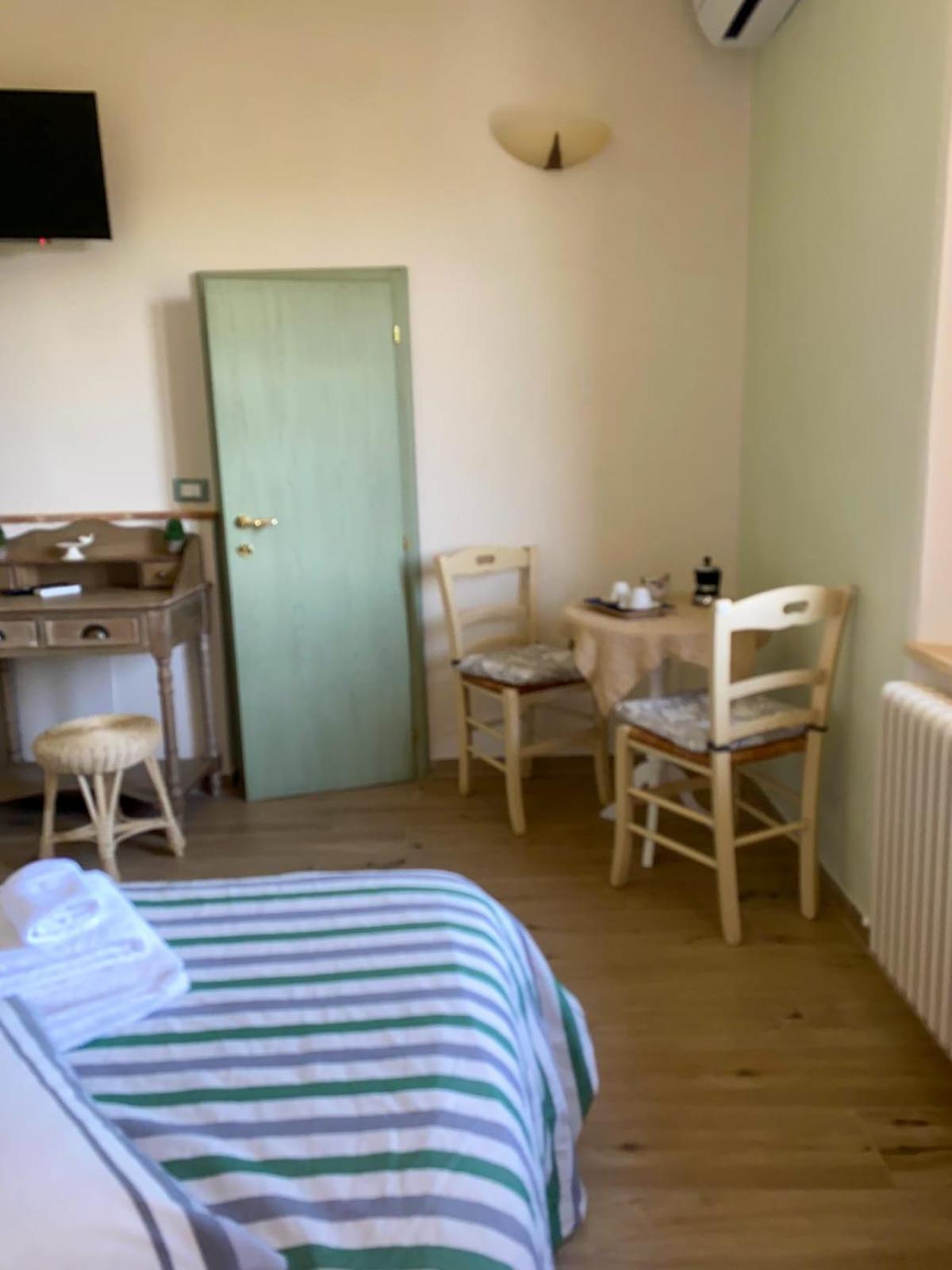 I Due Cipressi Guest House Torrenieri Екстериор снимка