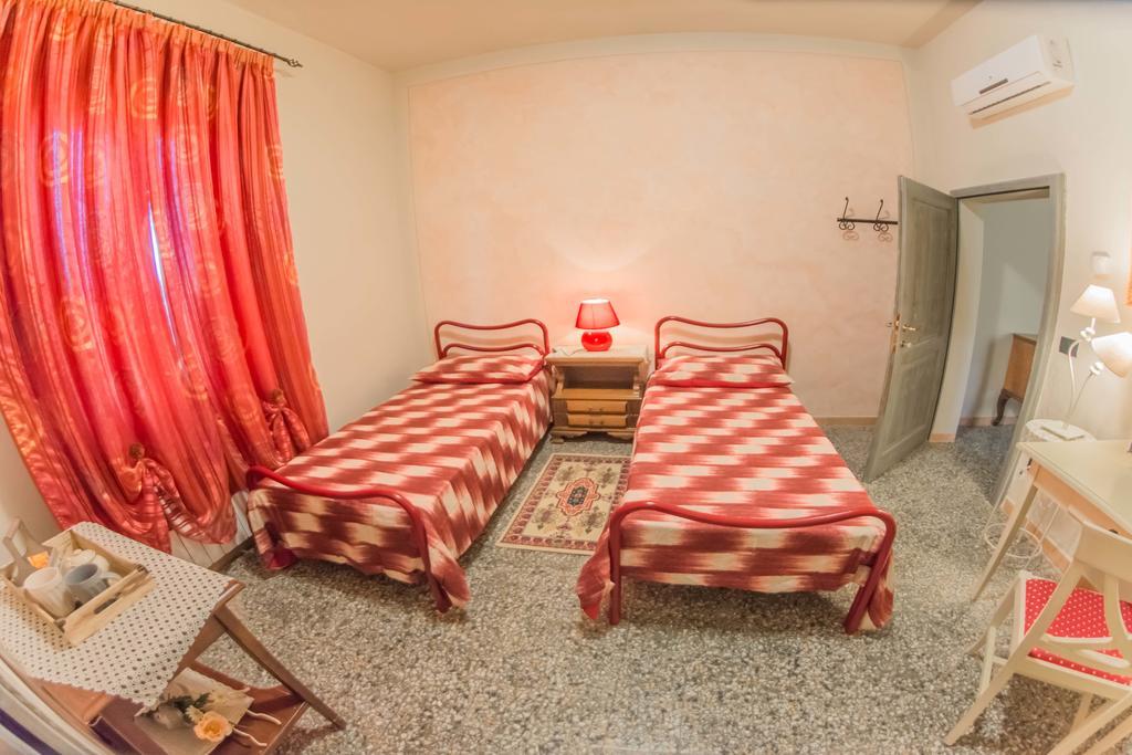 I Due Cipressi Guest House Torrenieri Екстериор снимка