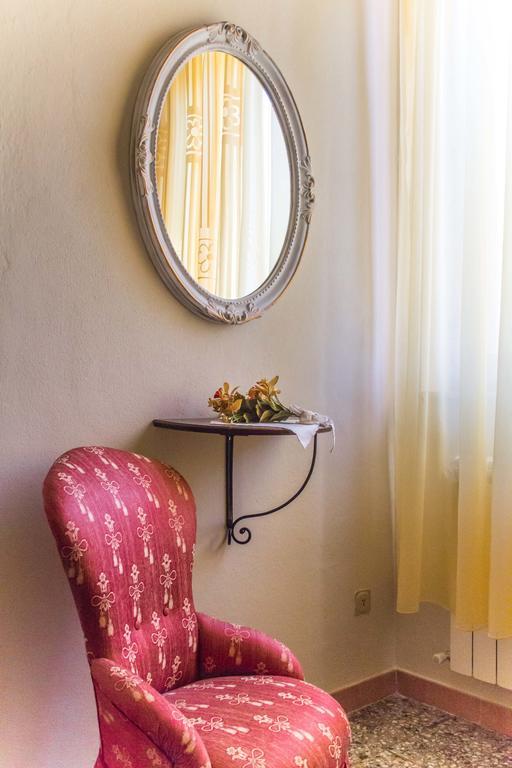 I Due Cipressi Guest House Torrenieri Екстериор снимка