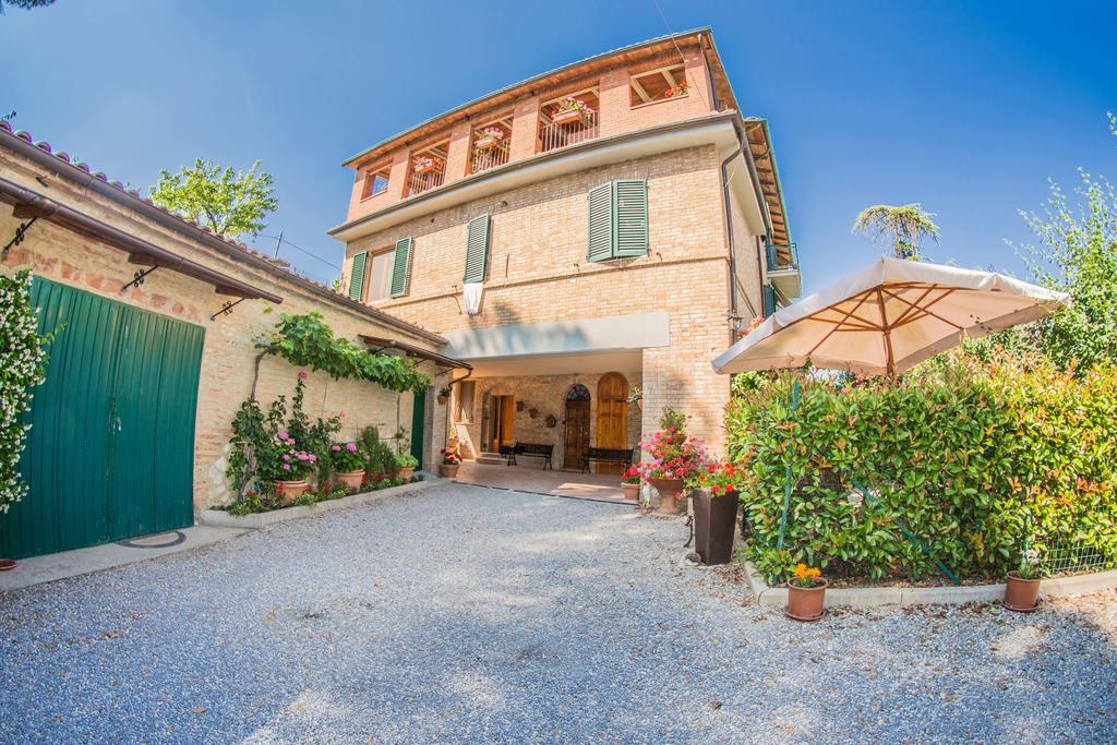 I Due Cipressi Guest House Torrenieri Екстериор снимка
