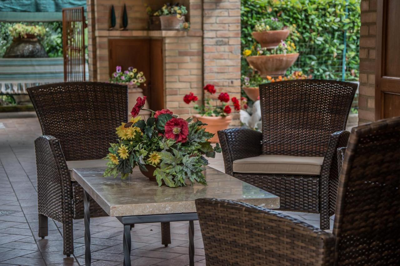 I Due Cipressi Guest House Torrenieri Екстериор снимка