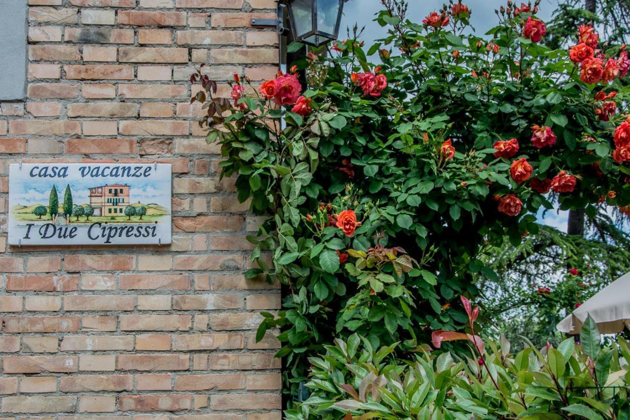 I Due Cipressi Guest House Torrenieri Екстериор снимка
